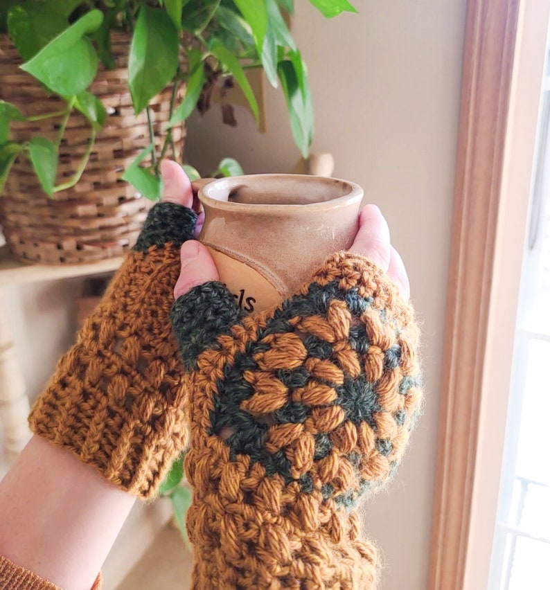 Cascade Cafe Mitts // Crochet pattern, Fingerless Mittens pattern, Fingerless Gloves, Gloves pattern, Crochet gloves, Granny Square, Tzigns image 2