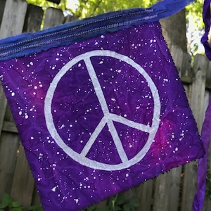 Stelle cosmiche + Galaxy Peace Flag Bunting. Fatto a mano, tinto + dipinto a mano. Ghirlanda 100% Cotone Indoor/Outdoor.