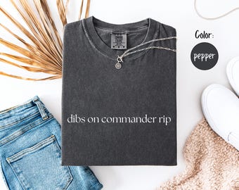 Jetez un coup d'oeil sur la série Prisoner plaquée Commander Rip Comfort Colors®, Auren Goldfinch x Slade Ravinger, Raven Kennedy Merch, T-shirt Fantasy Booktok