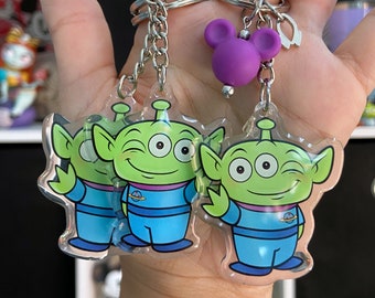 Llavero extraterrestre con guiño de hombrecito verde, llavero de doble cara