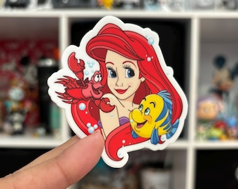 Pegatina de Ariel y sus amigos: Fan Art de La Sirenita, mate resistente a la intemperie