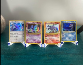 Skinande set med 4 holografiska Pokémon Proxy Replica-kort