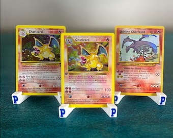 Charizard Klassiskt Set med 3 Holografiska Pokémon Proxy Replica Kort