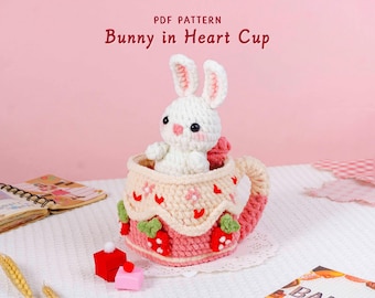 Patrón de crochet de conejito en taza con forma de corazón, patrón de crochet de animal de San Valentín, diseño de taza con forma de corazón, decoración con temática de amor dulce, juguete de crochet estilo peluche