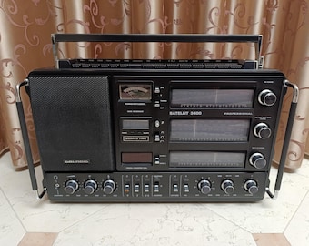 Receptor Grundig Satellit 3400 Professional de alcance mundial, fabricado en Alemania, color negro.