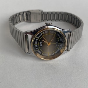 Vintage women&#39;s watch &quot;Zorya&quot; gold plated bezel USSR