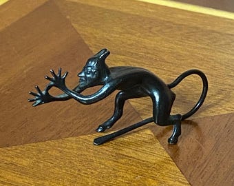 ソビエト ヴィンテージ 悪魔の置物 カスリ 鉄鋳造、旧ソ連 金属製悪魔