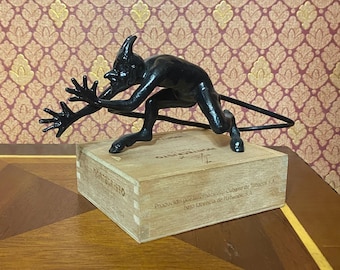 ソビエト ヴィンテージ 悪魔の置物 カスリ 鉄鋳造、旧ソ連 金属製悪魔