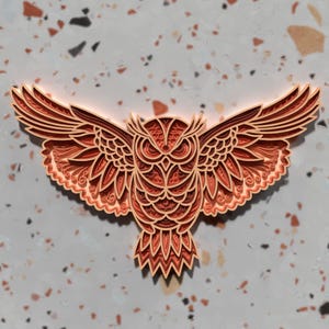 Gufo volante con ali spiegate SVG / Arte murale a strati 3D / File tagliato al laser per CNC e Glowforge