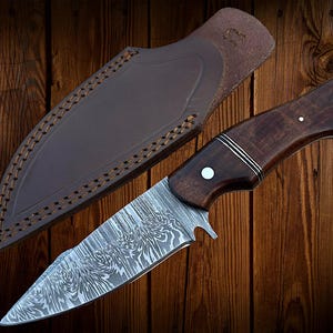 Handmade Damascus Steel Hunting knife, Camping knife for outdoor use, Survival and Skinning knife, Razor sharp Knife with Leather Sheath