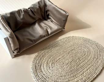 Bonito sofá marrón realista en miniatura, miniatura para cama de muñecas, miniaturas para casa de muñecas, decoración para dormitorio en miniatura, juguete para niños, miniaturas modernas.