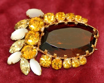 Large Topaz and Rhinestone Gold Tone Vintage Brooch/Pin Emerald Cut Prong Set