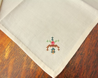 4 Vintage Linen Napkins Embroidered Like New Beige Off White