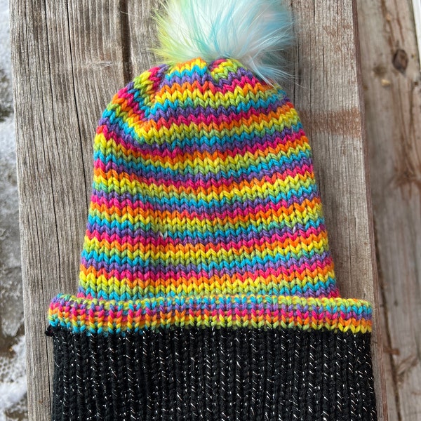 CHAPEAU RÉVERSIBLE TRICOT - Rainbow Wave, chapeau tricoté, faux chapeau Pom, bonnet tricoté, bonnet réversible, chapeau fait à la main, chapeau d’hiver, chapeau hippie, chapeau boho