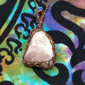 MACRAME CRYSTAL NECKLACE- Rose quartz and brown linhasita cord, raw rose quartz necklace, crystal jewelry, crystal necklace, hippie, boho