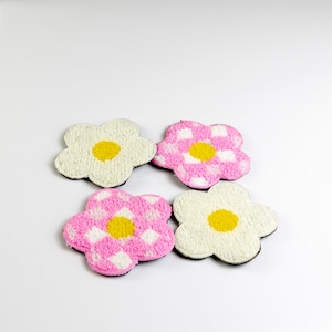 Floral Punch Needle Coasters – 4-Piece Pink Gingham Flower Set – Cute Mug Rugs – Cottagecore Coffee Table Decor