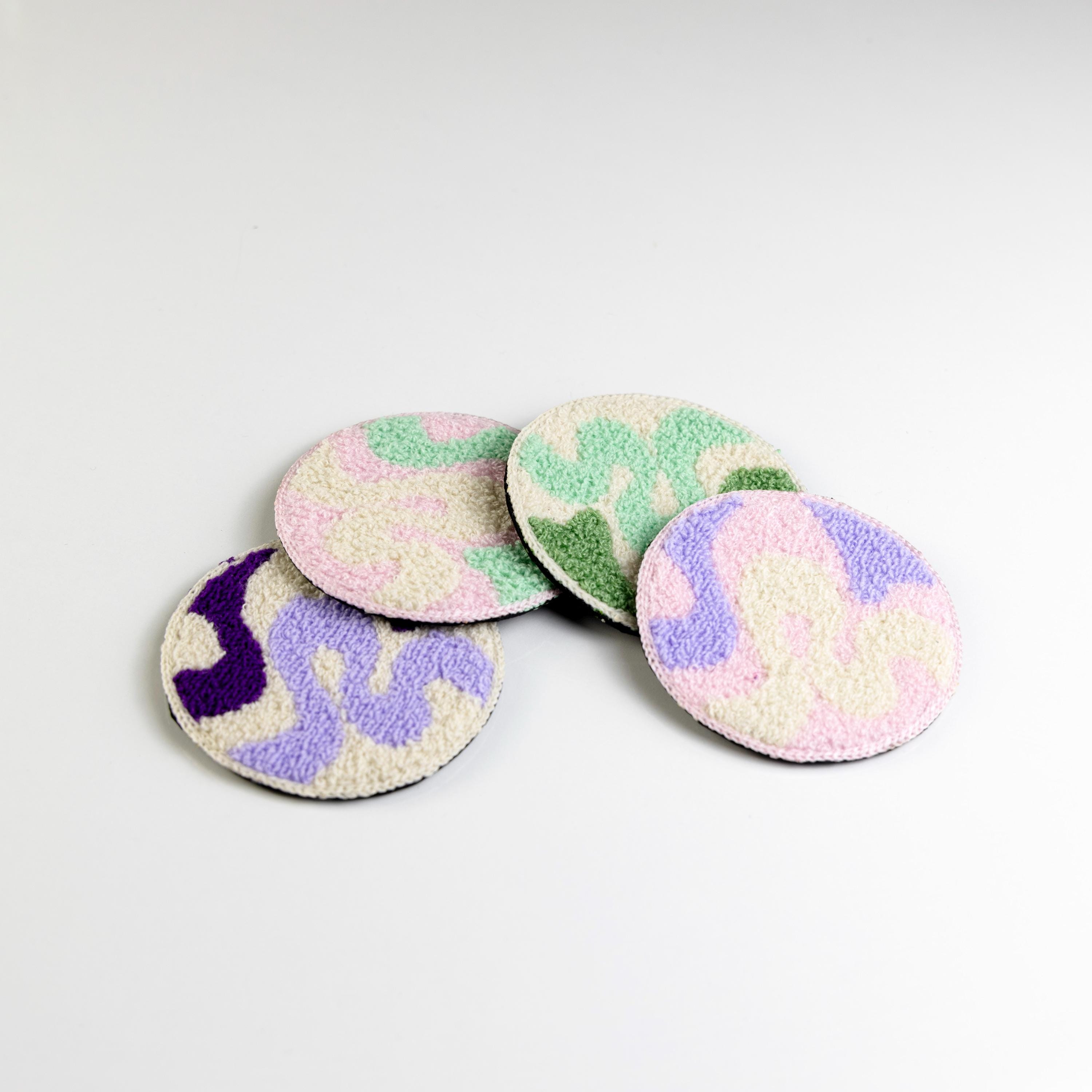Pastel Punch Needle Coaster Set – 4 Round Abstract Mug Rugs – Soft Aesthetic Coffee Table Decor – Minimalist Gift Idea