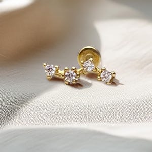 14K Solid Gold Lynx-Inspired Star Stud Earring – Unique Tragus & Cartilage Piercing