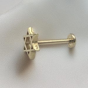 Piercing Estrela de Davi em Ouro Maciço 14K – Brinco Tragus/Daith Judeu – Pino de Ouro 18G