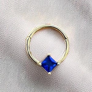 Anneau de piercing en or massif 14 carats et saphir en forme de larme - Anneau de septum, cartilage et anneau hélicoïdal