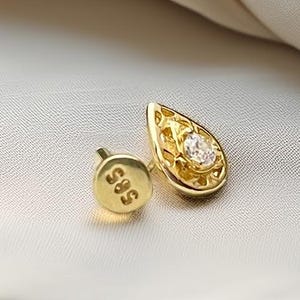 Brinco labret de zircônia em formato de lágrima em ouro maciço 14K, brinco minimalista em formato de hélice, brinco tragus com parte traseira plana