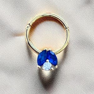 Créole avec détail infini en or massif 14 carats avec cz en forme de larme - Piercing du cartilage unique, anneau de septum, bijoux Tragus et Daith