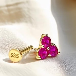 Piercing in oro 14 carati con zaffiro rosa: orecchino a cartilagine con parte posteriore piatta