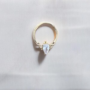 14K Solid Gold Infinity Detail Hoop with Teardrop CZ - Einzigartiges Knorpelpiercing, Septum Ring, Tragus & Daith Schmuck