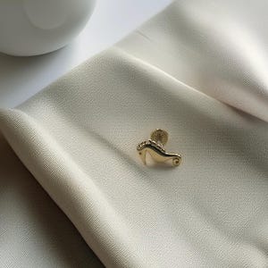 14K Solid Gold Seahorse Cartilage Piercing – Cute Animal Screw Back Stud