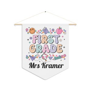 Retro Personalized First Grade Pennant Banner for Classroom Decor, Teacher&#39;s Gift, Back to School, Kids Room Decoration, Class Art