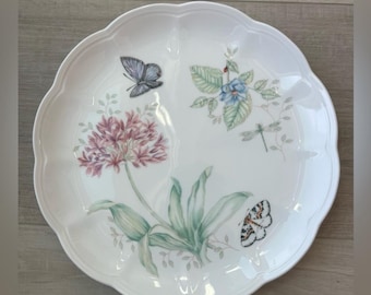 Plato llano Lenox Butterfly Meadow SWALLOWTAIL con diseño floral rústico de casa de campo.