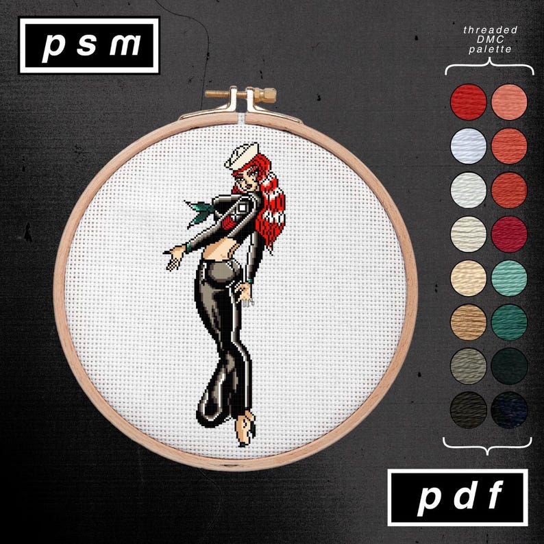 Op de afbeelding: Kruissteekpatroon met een pin-up meisje in een matrozenoutfit, met rood haar en een witte hoed, in een houten borduurring. De afbeelding bevat een kleurenpalet en de teksten "psm" en "pdf".