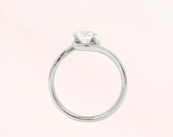 18K White Gold Twisted Band Solitaire Diamond Ring | Simple Engagement Ring & Anniversary Gift