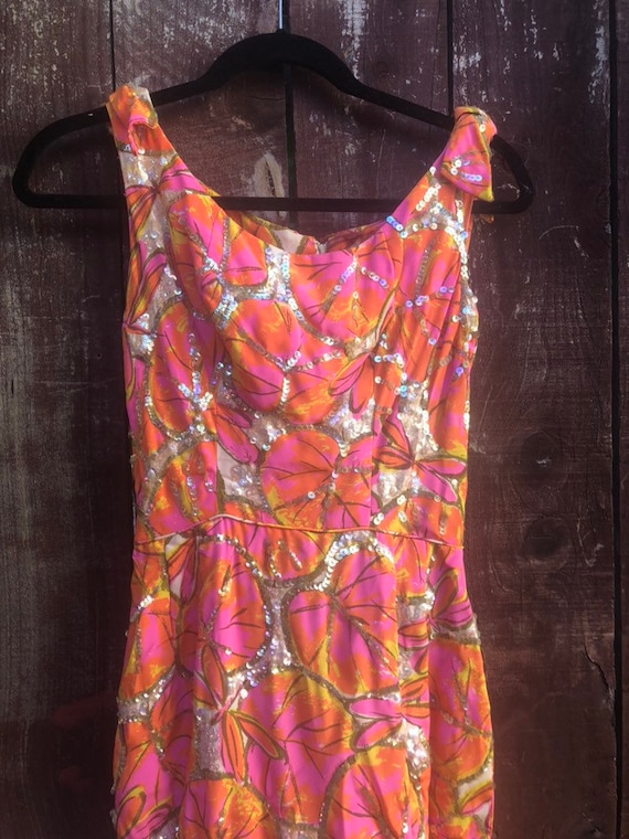 Stunning pink and orange floral mid century wiggl