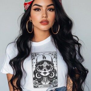 Camiseta de Tarot La Chingona / Ropa Latina / Camiseta Chingona Espiritual / Camiseta Gráfica Boho Mujer / Camiseta de Astrología / Regalo de Tarot / Mujeres Fuertes