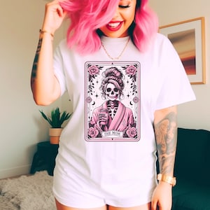 Die Mama Tarot Karte Tee, Boho spirituelle Muttertags Grafik, Sternzeichen Geschenk, Witchy Geschenke, Astrologie Mama Shirt, spirituelle Mama, Astrologie Geschenk