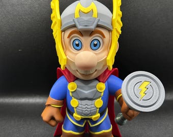 Figura impressa em 3D de Mario e Thor em colaboração – Item de colecionador para geeks e gamers