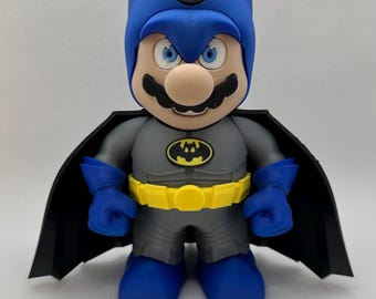 Figura impressa em 3D de Mario e Batman | Colecionável de Super-Heróis e Gamers | Decoração de Mesa Exclusiva