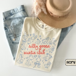 Comfort Colors® Cute Auntie Shirt Aunt Shirt Silly Goose Auntie Shirt New Aunt Gift Pregnancy Announcement Gift for Aunt Pregnancy Reveal