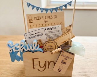 Regalo personalizado para la vuelta al cole | Caja de madera para escolares con nombre | Tablero de 1x1, rueda de golpeo | Set de regalo para la vuelta al cole