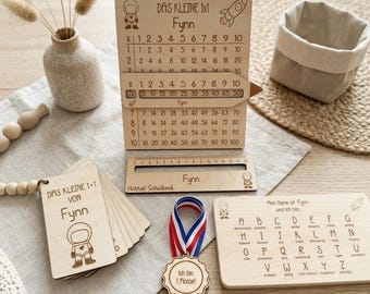 Regalo personalizado para la vuelta al cole | Set de aprendizaje de madera para escolares | Tabla de multiplicar, regla de lectura, tarjetas y medalla | Regalo para la vuelta al cole