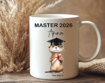 Taza de regalo de maestría con nombre | Regalo para graduados | Taza de nutria con nombre | Regalo divertido para la universidad 2026