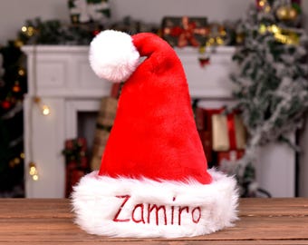 Op maat geborduurde kerstmuts: gepersonaliseerde fluwelen kerstmuts