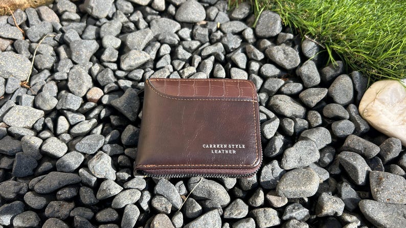 Vegan Leather Zipper Wallet with Crocodile Texture, Minimalist Bifold Coin Card Holder, Slim Leather Brown