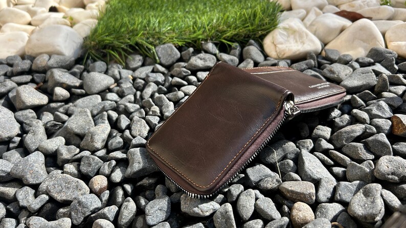 Vegan Leather Zipper Wallet with Crocodile Texture, Minimalist Bifold Coin Card Holder, Slim Leather image 6