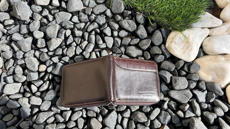 Vegan Leather Zipper Wallet with Crocodile Texture, Minimalist Bifold Coin Card Holder, Slim Leather image 5
