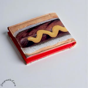 Neuheit Hot Dog Bifold Brieftasche | Lustiges Essen Print Geldbörse | Einzigartiges Senf und Wurst Design