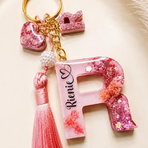 Personalized Floral Resin Initial Keychain, Real Dried Flower Letter Keychain, Custom Name Keyring, Botanical Gift for Her, Bag Charm