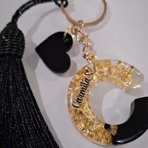 Llavero de resina personalizado con letras y hojas negras y doradas, elegante llavero, regalo del Día de la Madre, regalo para ella, regalo de cumpleaños.