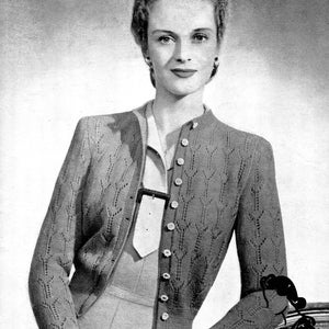 Può includere: Modello di maglia vintage per un cardigan con bottoni fino al collo. Il modello è per una taglia di petto di 86 cm e richiede 227 grammi di filato a 3 fili. Il modello è di Bestway 2003.